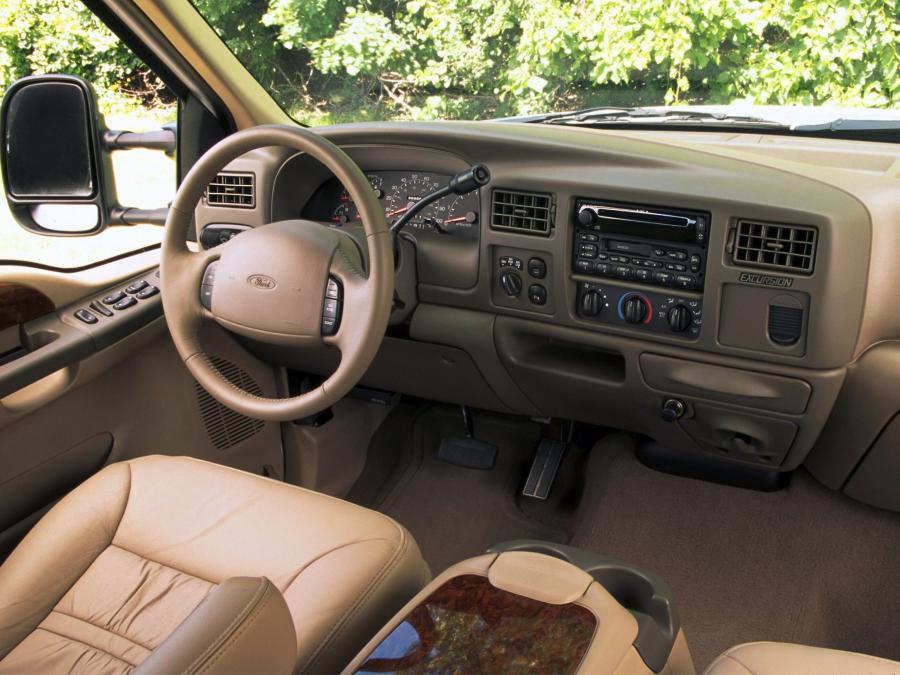 Интерьер Ford Excursion Limited 2000 года  (фото 24 из 27)